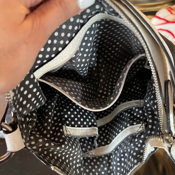 Guess - Picture 4 of 4